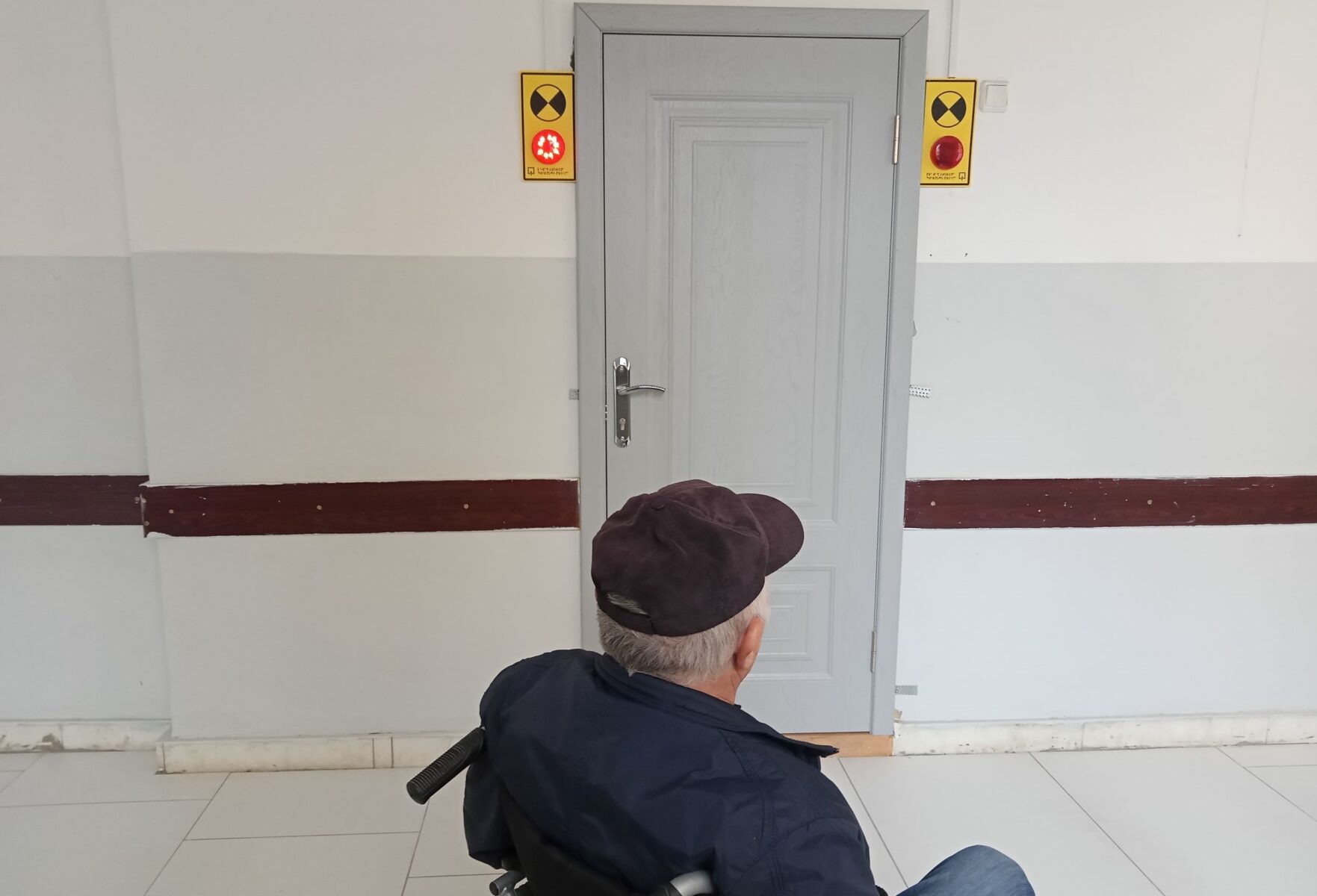 Вход в специально оборудованное учебное помещение для инвалидов и лиц с ОВЗ